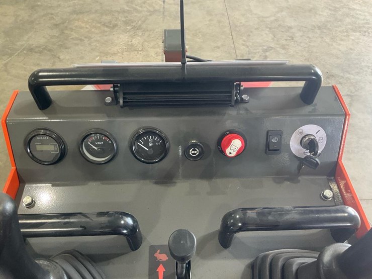 #1017-•-hurricane-hrc-700-mini-skid-steer-loader-image-17