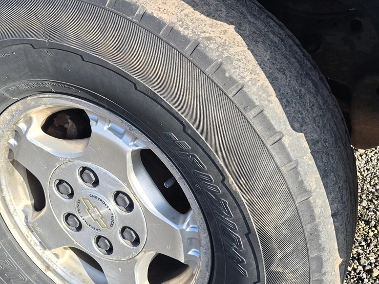 2002-chevrolet-1500-image-9