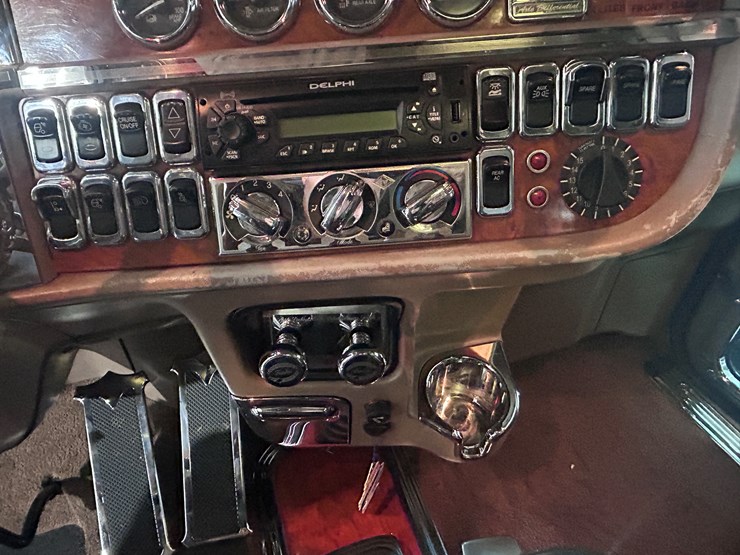 peterbilt-379-image-61