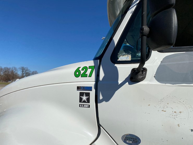 2011-international-prostar-image-35