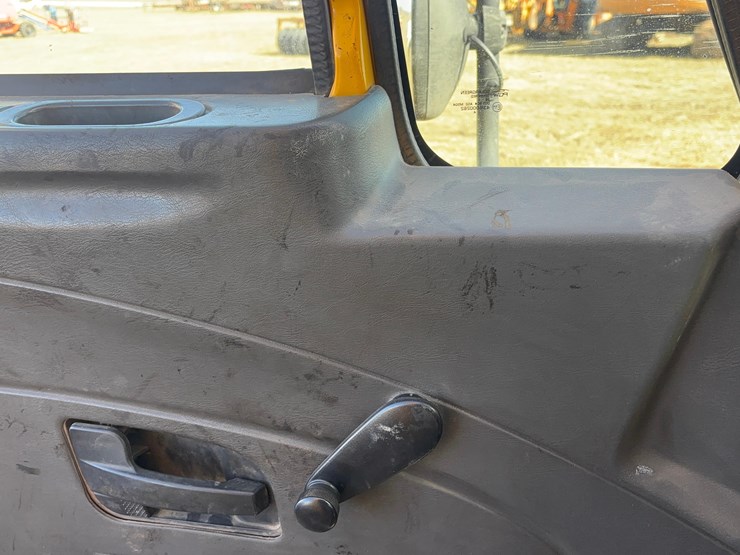 2012-international-box-truck-image-16