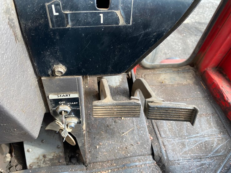 massey-ferguson-1135-image-61