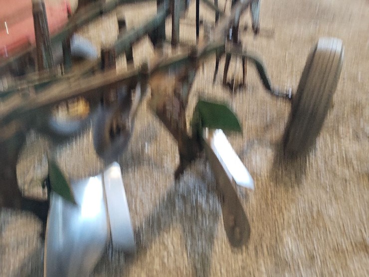 john-deere-3-bottom-pull-type-moldboard-plow-w/coulters-image-5