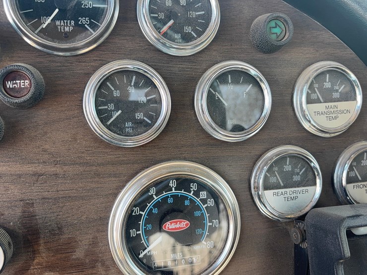 1986-peterbilt-semi-truck-image-17