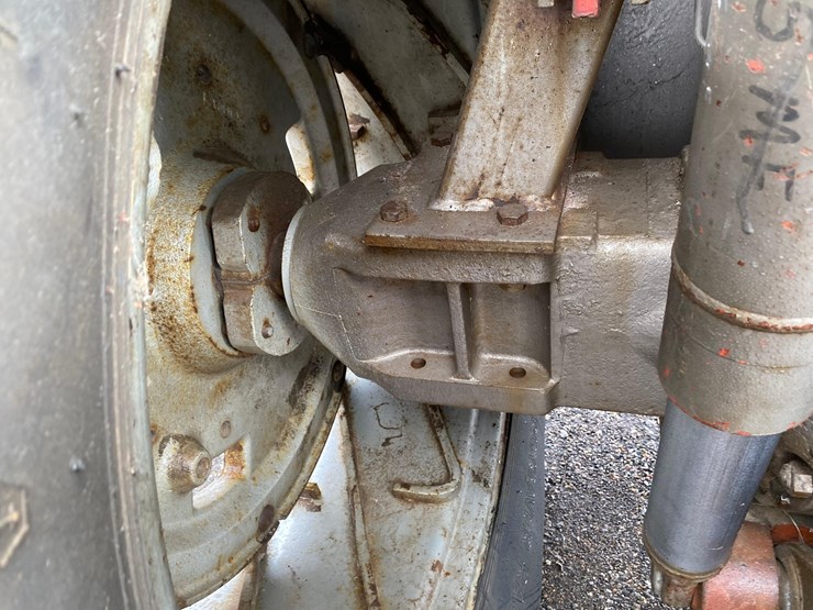 massey-ferguson-1135-image-37