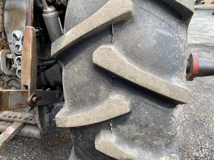 massey-ferguson-1135-image-50