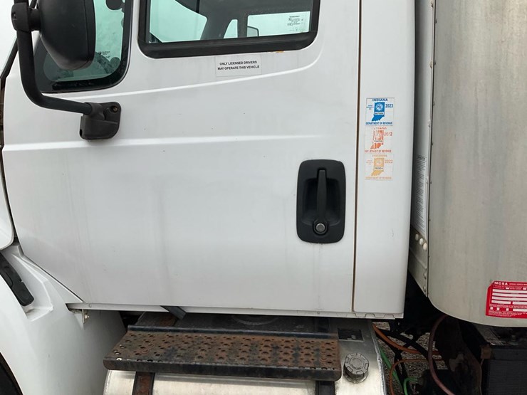 2005-international-durastar-4300-image-17