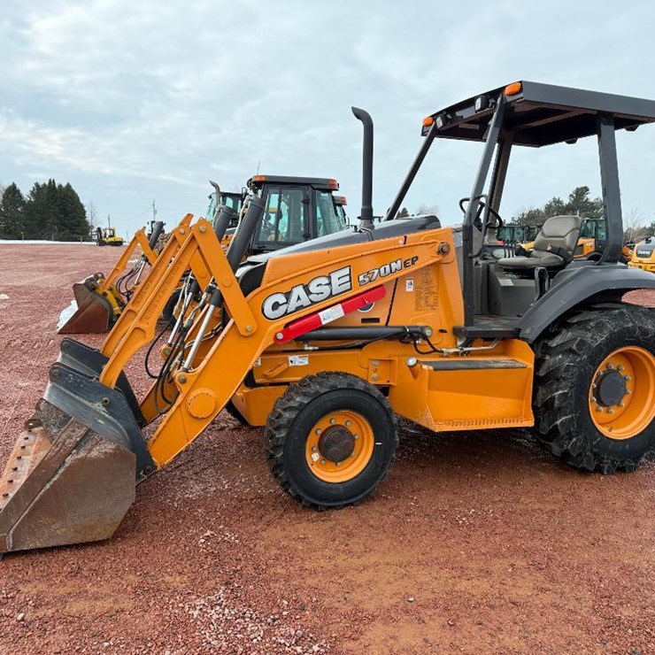 CASE 570N XT