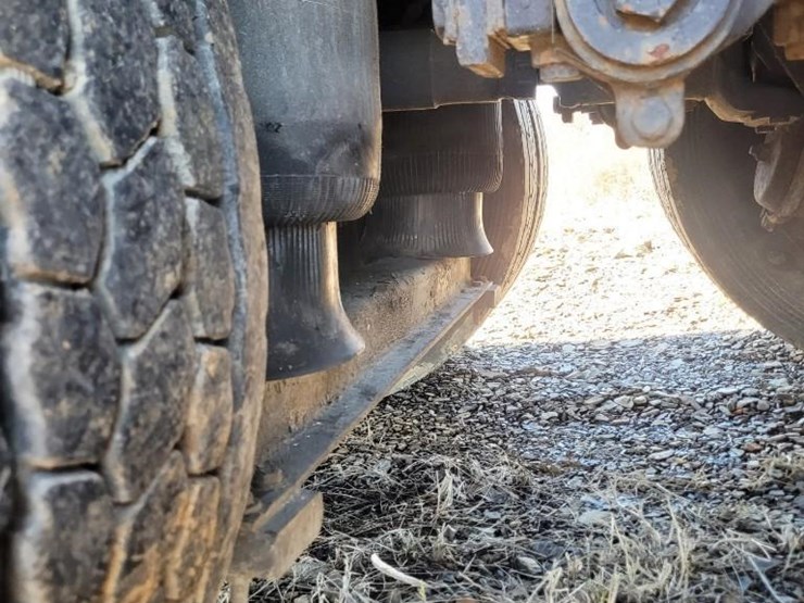 1993-peterbilt-377-image-15