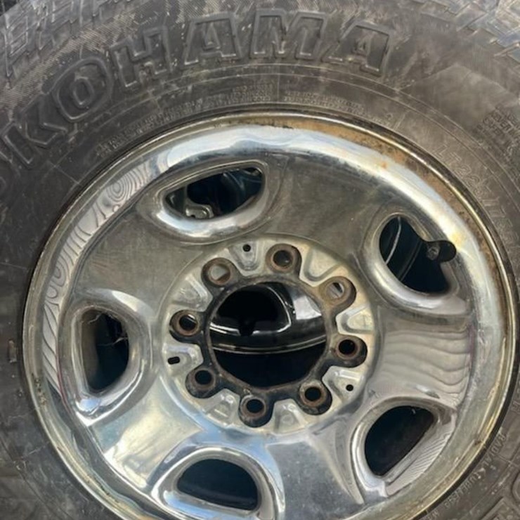 (4) LT225/75R16 Tires w/8 Bolt Rims