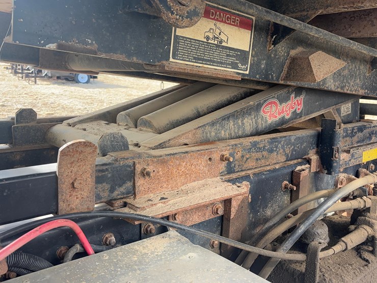 1997-freightliner-fl70-image-10