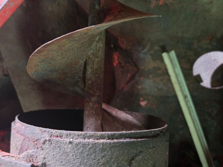 14'-killbros-hydraulic-drive-auger-for-gravity-wagon-image-4