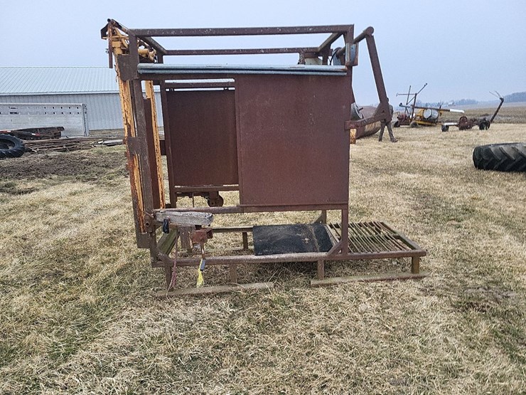 for-most-a-25-automatic-cattle-head-catch-w/cage-image-7