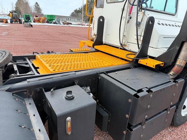 2013-kalmar-ottawa-4x2-image-17