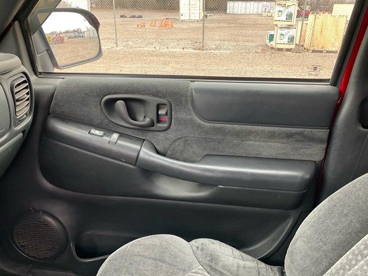 2000-chevrolet-s10-image-70