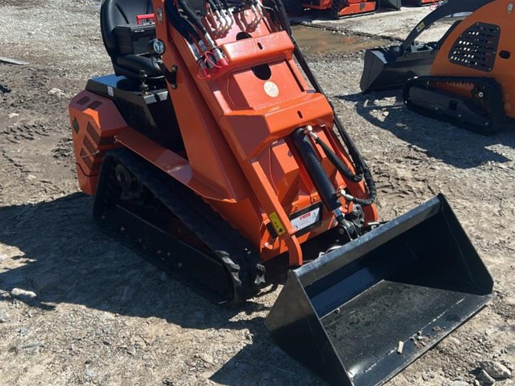 #1021-•-unused-landhero-mini-skid-steer-image-1