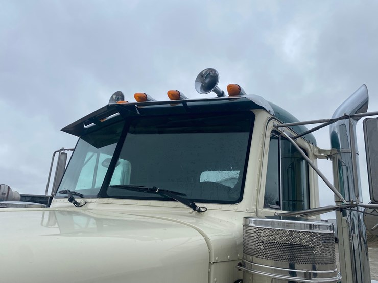 2002-peterbilt-379-image-68