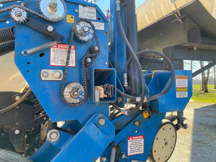 2009-kinze-3600-image-10