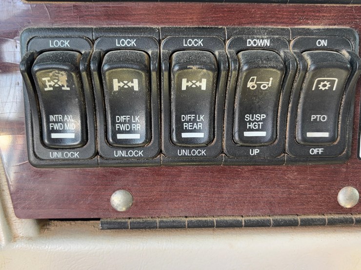 2013-western-star-4900-image-39