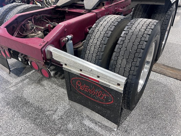 peterbilt-379-image-32