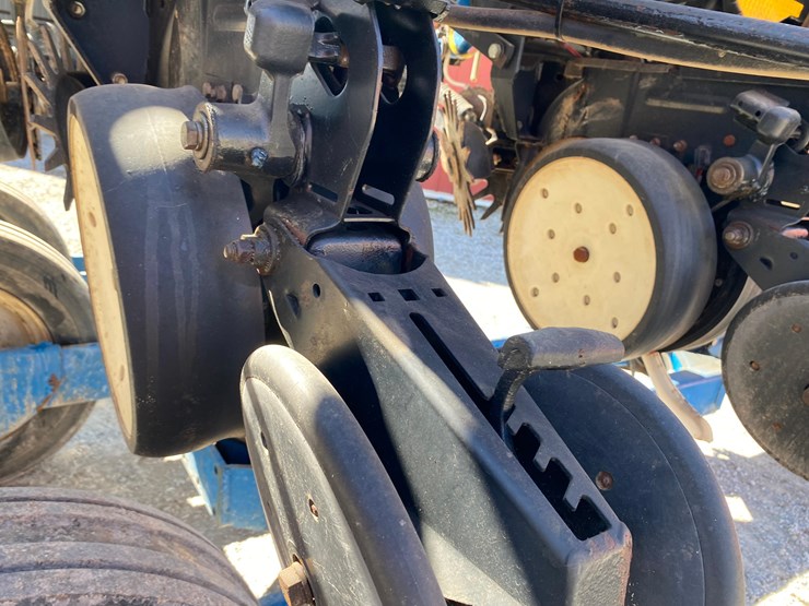 2009-kinze-3600-image-48