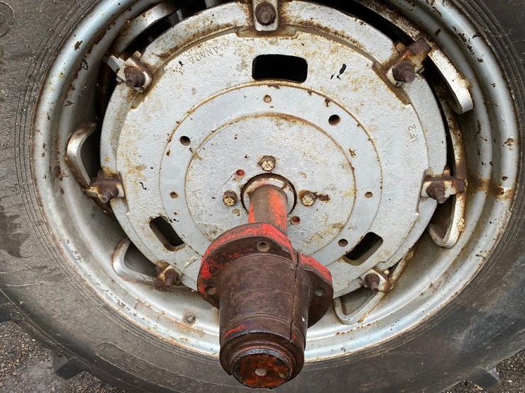 massey-ferguson-1135-image-52