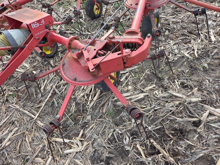 new-holland-163-image-16