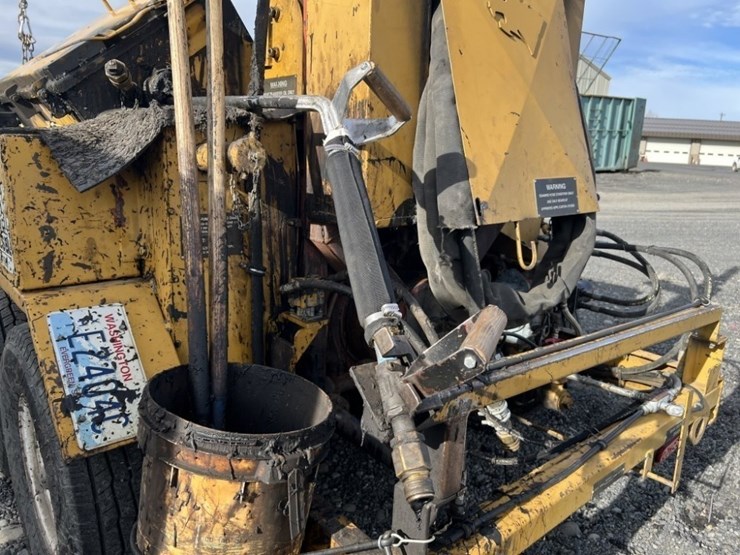 2013-bear-cat-bk250-towable-asphalt-crack-sealer-image-25