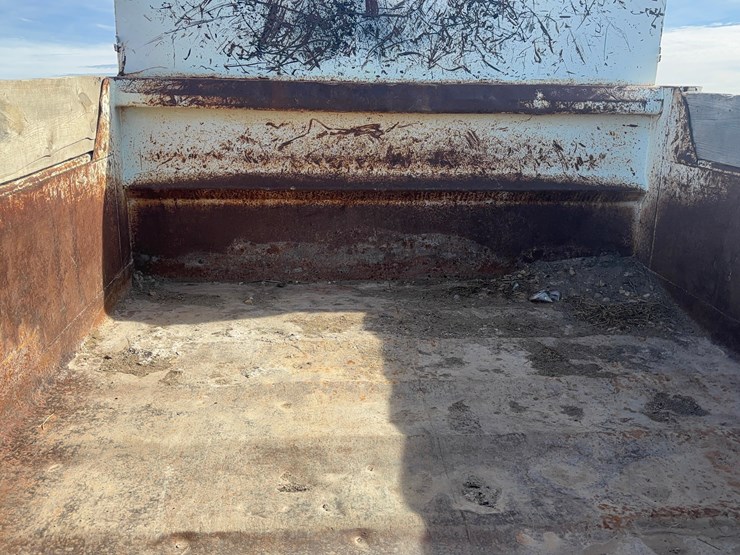 1997-freightliner-fl70-image-9