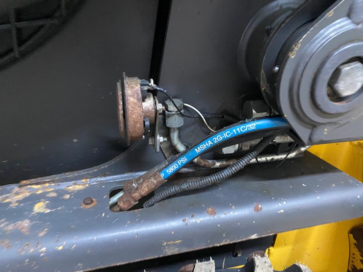 new-holland-l220-image-15