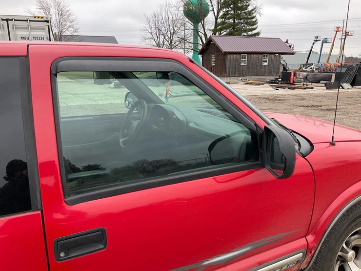 2000-chevrolet-s10-image-41