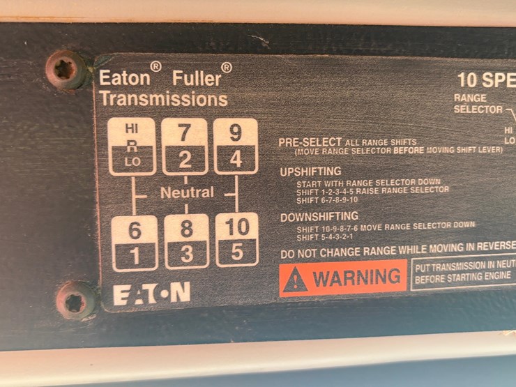 2000-freightliner-fl70-image-23