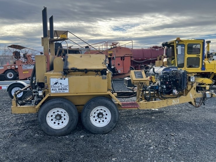 2013-bear-cat-bk250-towable-asphalt-crack-sealer-image-6