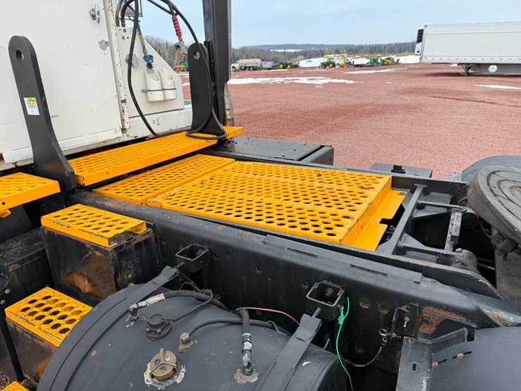 2013-kalmar-ottawa-4x2-image-24