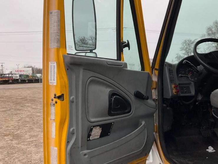 2005-international-durastar-4300-image-96