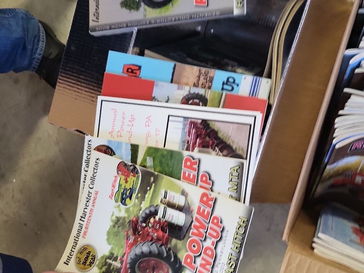 assorted-red-power-round-up-and-harvester-highlight-magazines-image-11