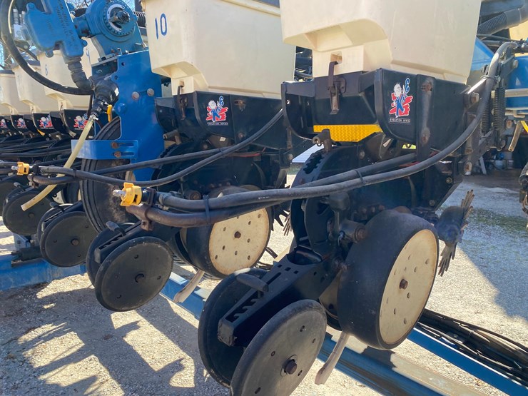 2009-kinze-3600-image-29