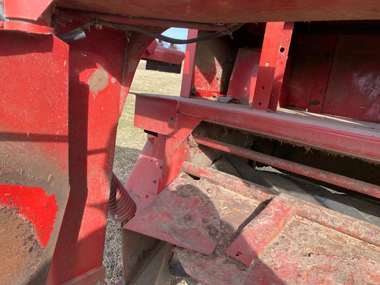 new-holland-1431-image-30