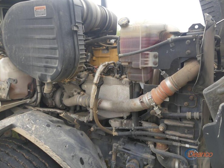 2013-caterpillar-ct660l-image-12