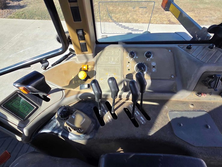 2004-case-ih-mxm175-image-8