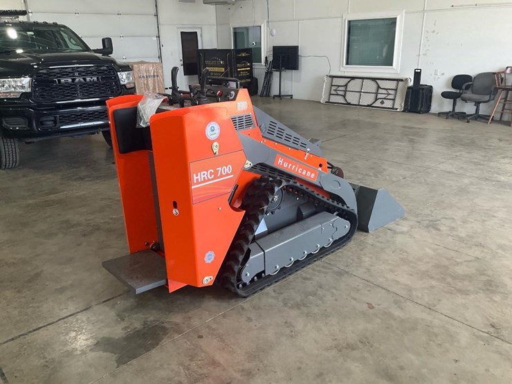 #1017-•-hurricane-hrc-700-mini-skid-steer-loader-image-2