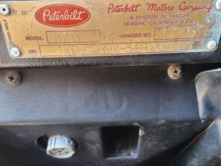 1993-peterbilt-377-image-29