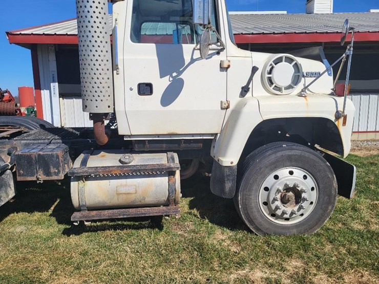1995-ford-l9000-tandem-axle-day-cab-semi-image-45