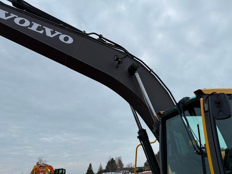 volvo-ec220dl-image-35