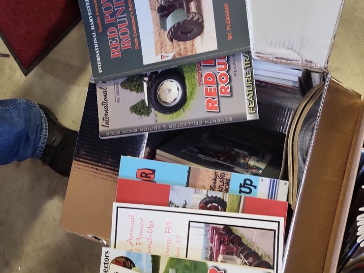 assorted-red-power-round-up-and-harvester-highlight-magazines-image-10