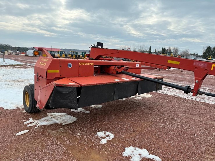 new-holland-1431-image-3