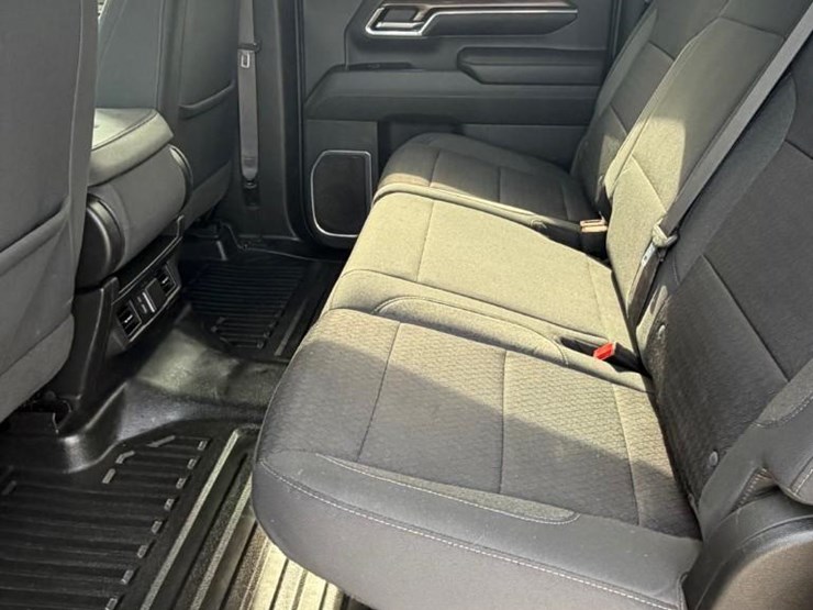 2024-chevrolet-silverado-3500-image-12