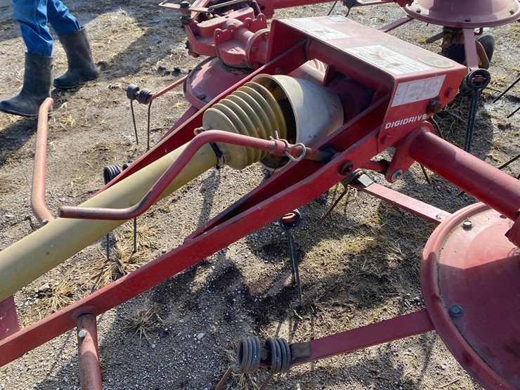 new-holland-163-image-5