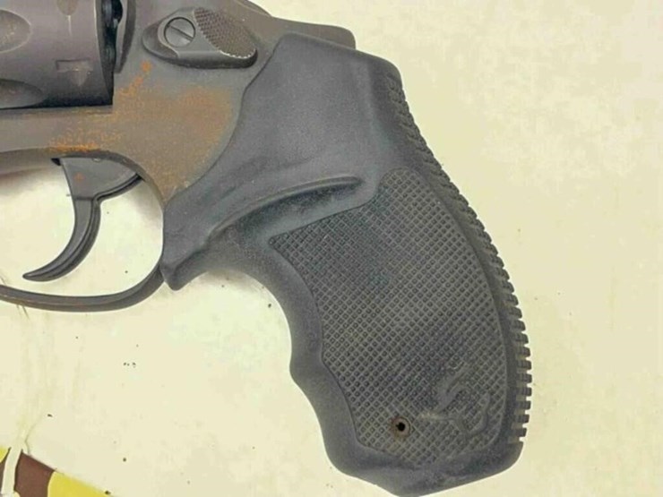 taurus-revolver-image-10