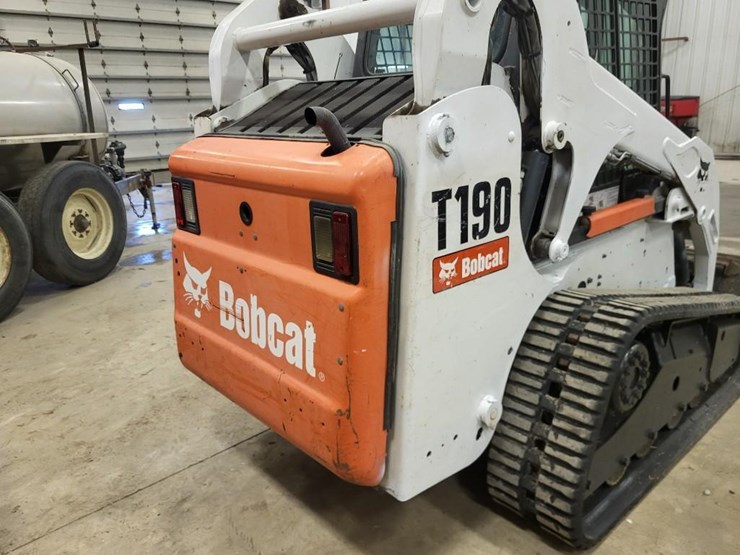 2012-bobcat-t190-image-23